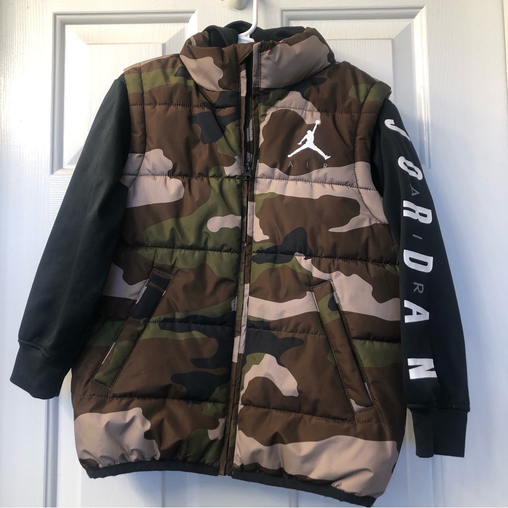 Air Jordan Puffy Kids Camo Hooded Jacket M